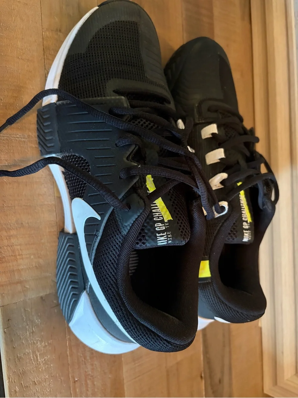 Nike Women's Zoom GP Challenge Tennis Shoes. Size 9.5. EU 41